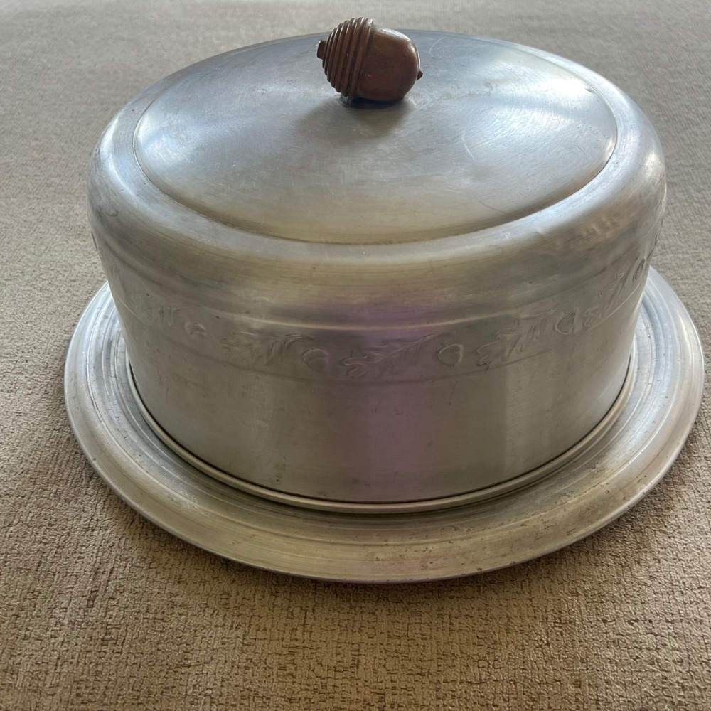 Vintage West Bend Aluminum Cake Carrier Dome Wood Acorn Knob Oak Leaf Embossed